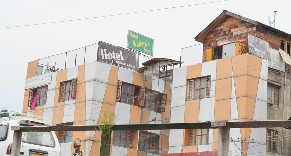 Hotel Wadera's Living, Srinagar 1